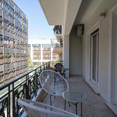 Vibrant Urban Getaway: Charming 2-bedroom Near Bars, Parks, And Metro * Athens