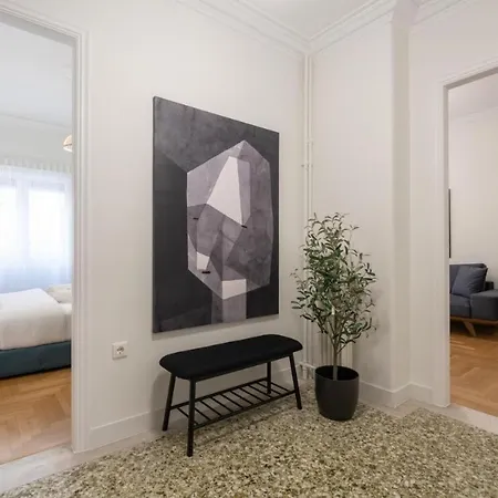 Vibrant Urban Getaway: Charming 2-bedroom Near Bars, Parks, And Metro Apartment