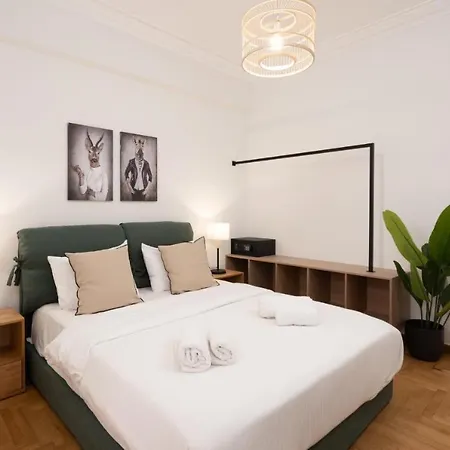 Vibrant Urban Getaway: Charming 2-bedroom Near Bars, Parks, And Metro Apartment *