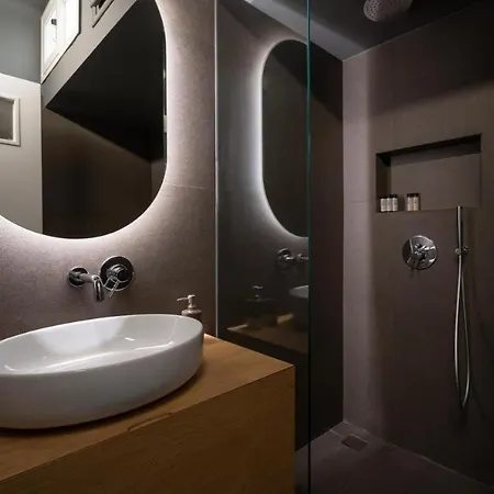 Vibrant Urban Getaway: Charming 2-bedroom Near Bars, Parks, And Metro Διαμέρισμα